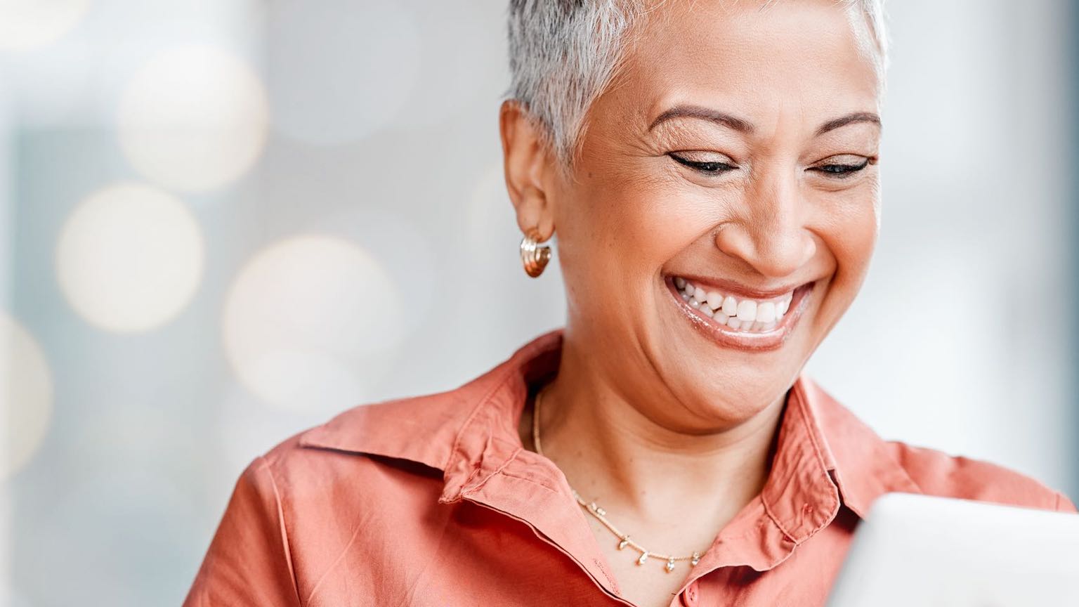 Woman telling friends and neighbors to sign up for Sonic Phone